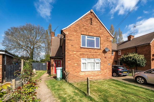 Barnfield, Iver, Buckinghamshire 2 bed maisonette for sale