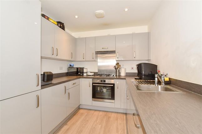 3 bed end terrace house