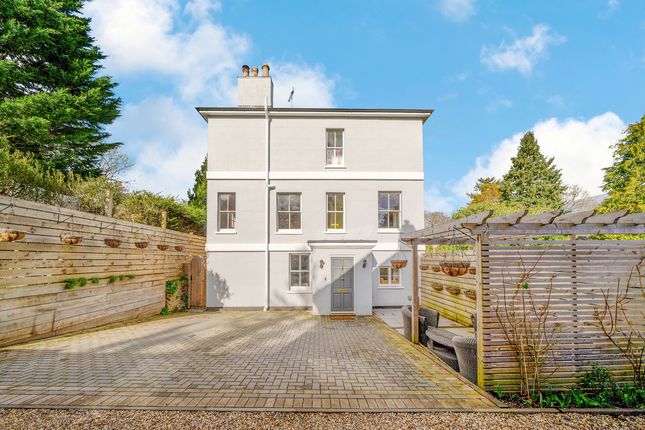 2 bedroom town house for sale