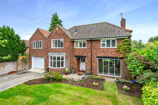 Chevet Lane, Wakefield, West Yorkshire 5 bed detached house for sale