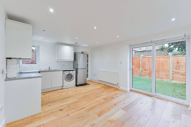 Loughborough Road, Camberwell... 3 bed flat for sale