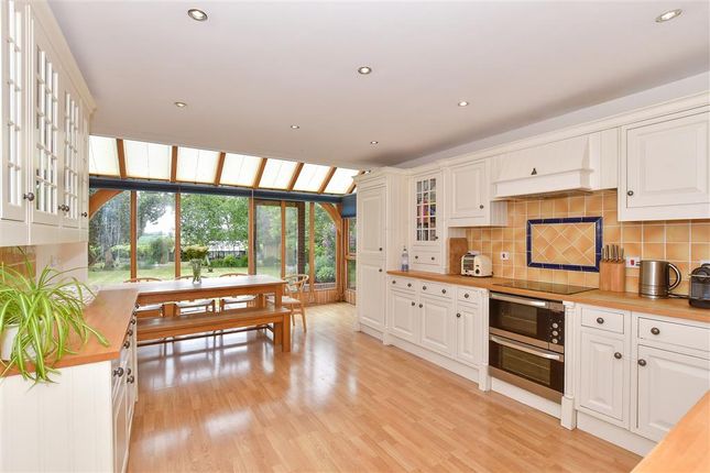 5 bed detached house