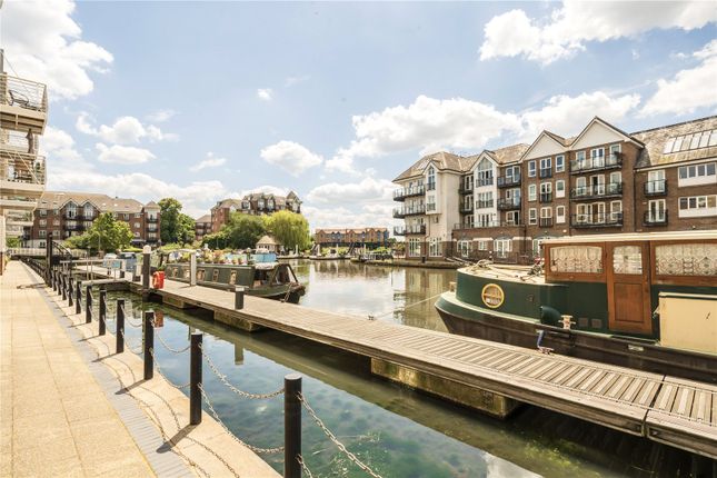 Brentford TW8 1 bed apartment for sale