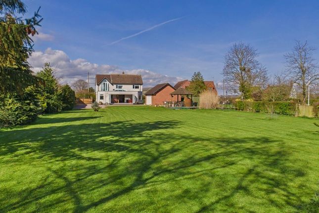 Beauchamp Lane, Callow End 5 bed detached house for sale