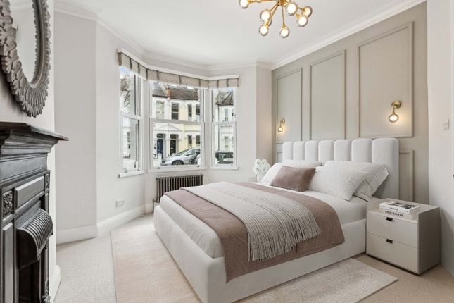 Bronsart Road, London 2 bed flat for sale