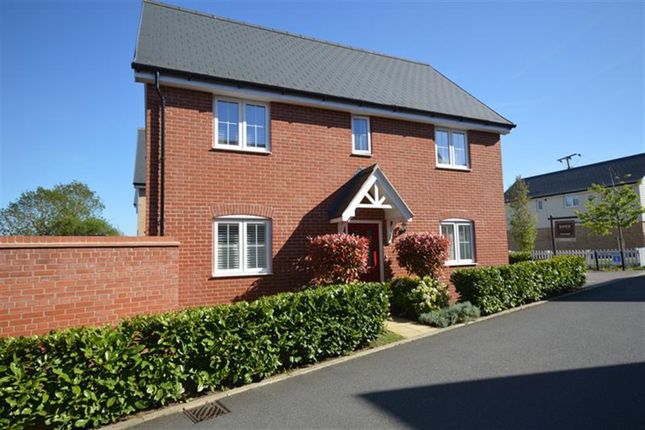 4 bed link detached house