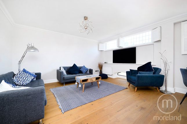 Trinity Court, London NW2 2 bed flat for sale