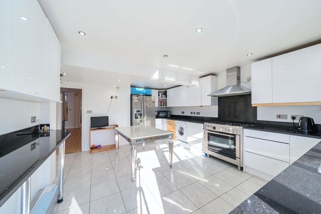 5 bedroom semi-detached house for sale