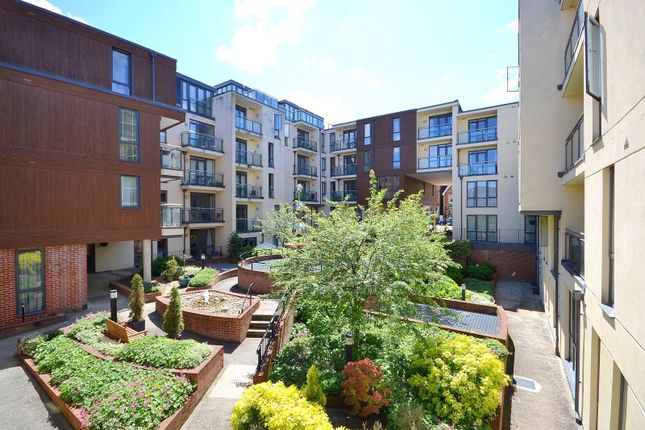 Martyr Road, Guildford, GU1 2 bed flat for sale