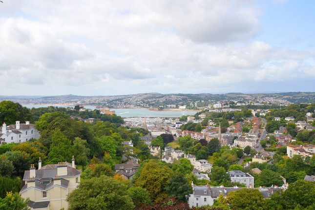 Torquay TQ1 2 bed apartment for sale