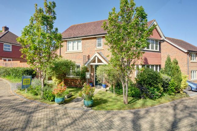 3 bedroom link detached house for sale