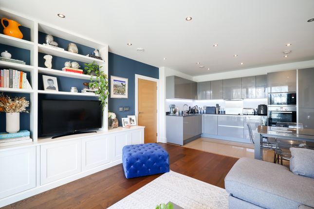 Levett Square, Richmond 2 bed apartment for sale