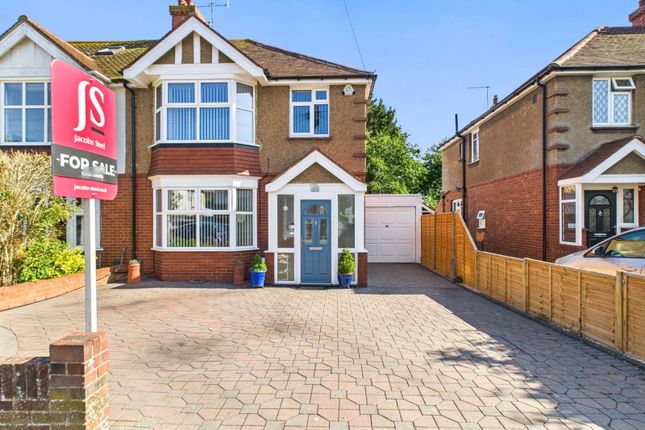 Broomfield Avenue, Worthing BN14 7SF 3 bed semi
