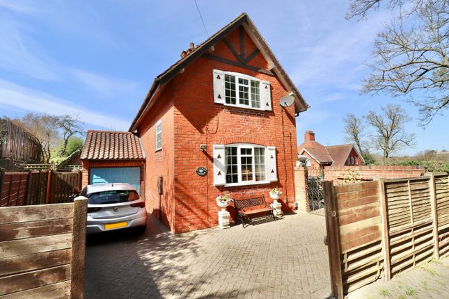 2 bedroom detached house for sale