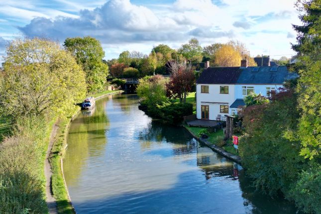George Lane, Long Buckby Wharf, NN6 7EP 3 bed cottage for sale