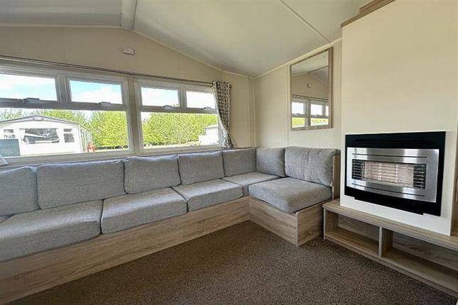 Tattershall Lakes Country Park... 2 bed lodge for sale