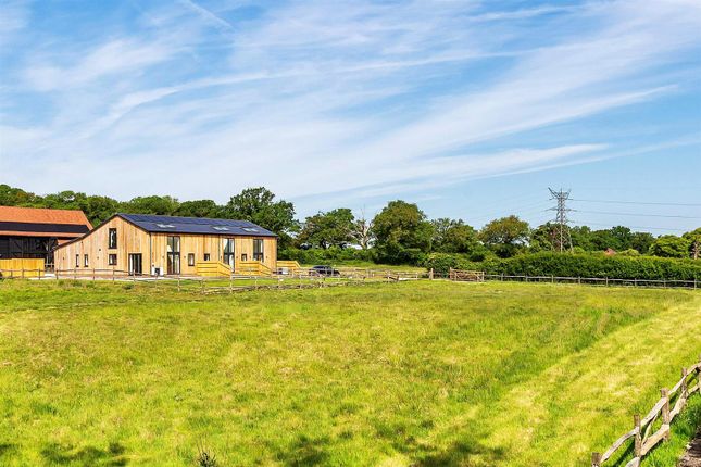 SIDLOW, REIGATE RH2 3 bed house for sale