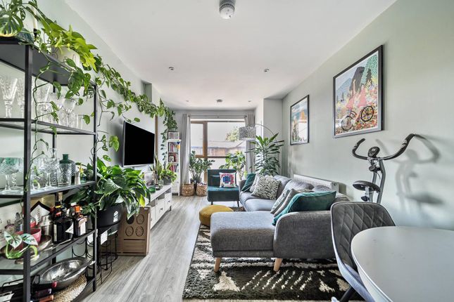 Streatham Road, Mitcham, MITCHAM, CR4 1 bed flat for sale