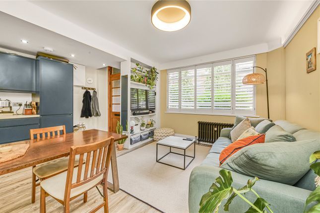 Balham High Road, London, SW17 3 bed flat for sale