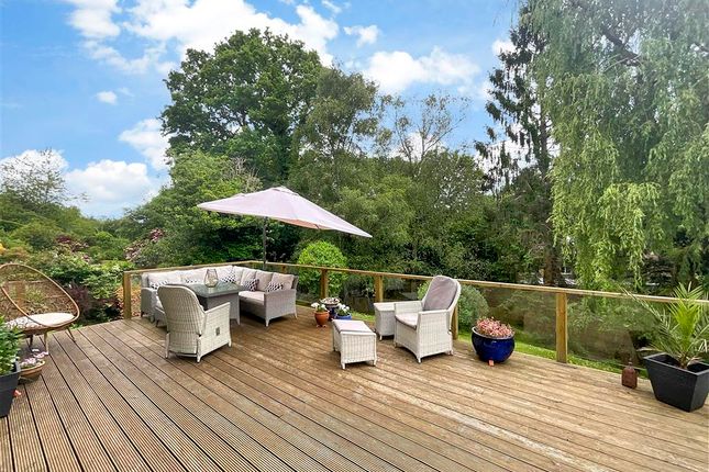 6 bed detached house