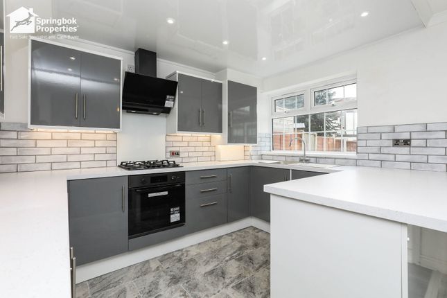3 bed detached house