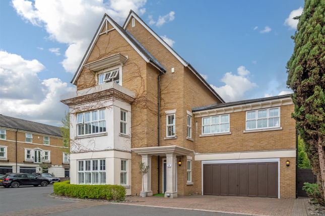 4 bed detached house
