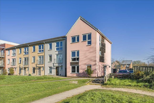 5 bed detached house
