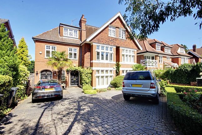 Crescent East, Hadley Wood, EN4 3 bed apartment for sale