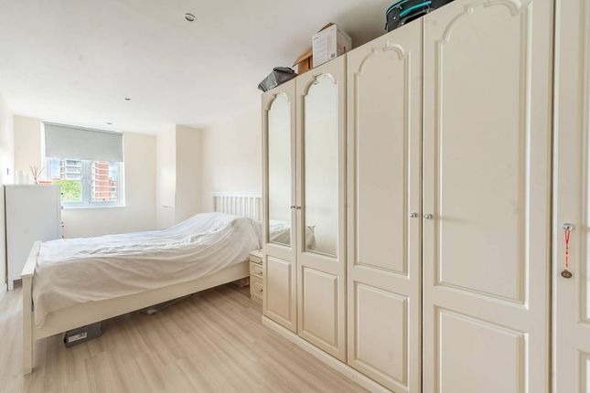3 bedroom flat for sale