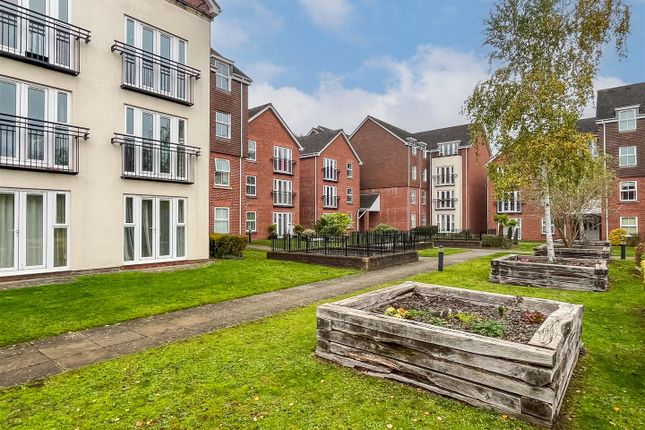 Birch Meadow Close, Warwick 2 bed apartment for sale