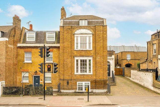 West Hill, London SW18 2 bed flat for sale