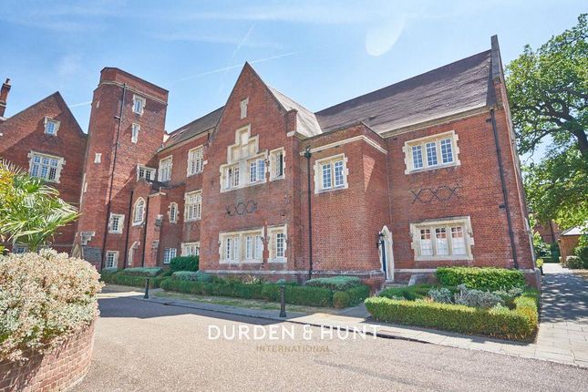 Tudor Court, Brentwood, CM14 3 bed apartment for sale