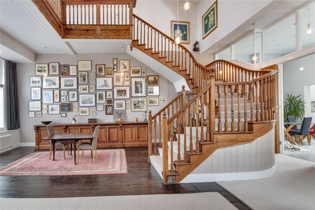 High Street, Oxted, Surrey, RH8 5 bed terraced house for sale
