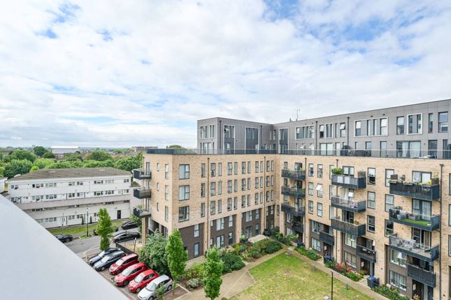Trinity Way, East Acton, London, W3 2 bed flat for sale