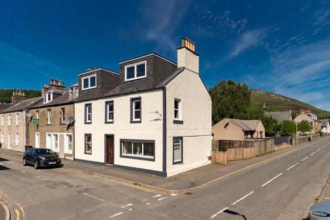 4 bedroom flat for sale