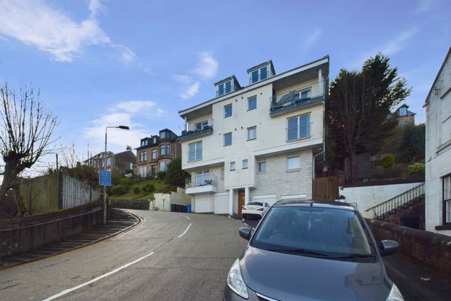 3 bedroom flat for sale