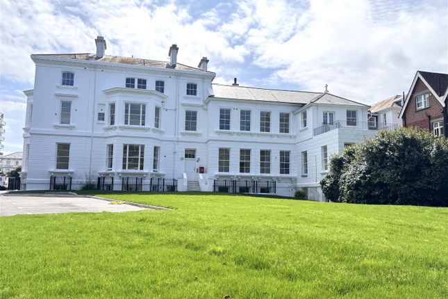 3 bedroom flat for sale