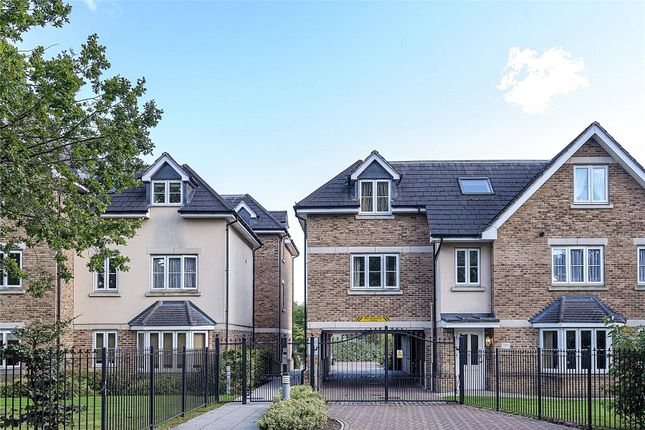 Church Road, Addlestone KT15 2 bed flat for sale