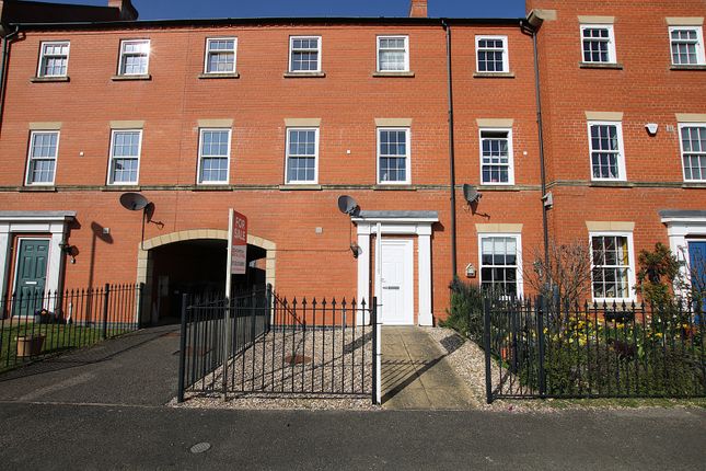 3 bedroom town house for sale
