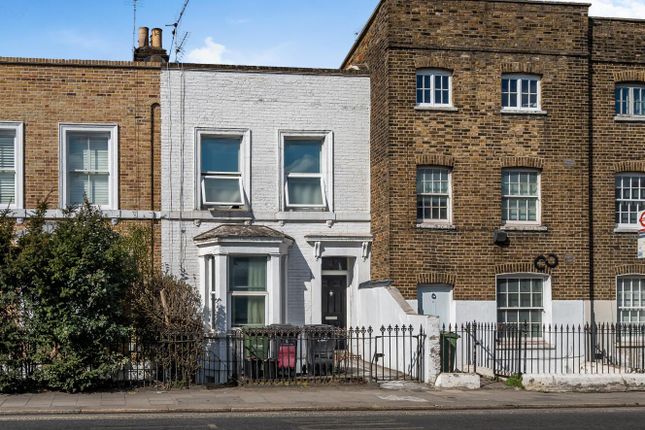 Wandsworth Road, London, SW8 1 bed flat for sale