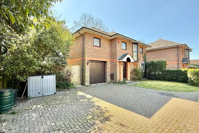 4 bedroom link detached house for sale