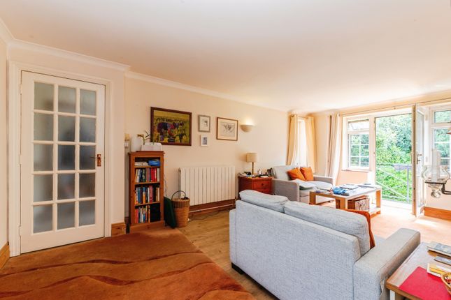2 bedroom maisonette for sale