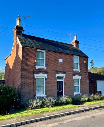 London Road, Faversham, ME13 3 bed detached house for sale