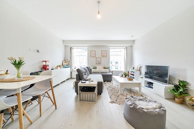 Windsor Street, Uxbridge, Middlesex 1 bed apartment for sale
