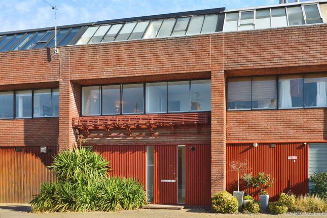 5 bed terraced house