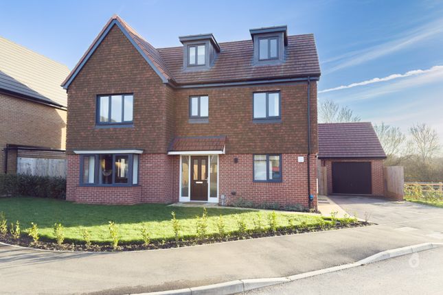 5 bed detached house