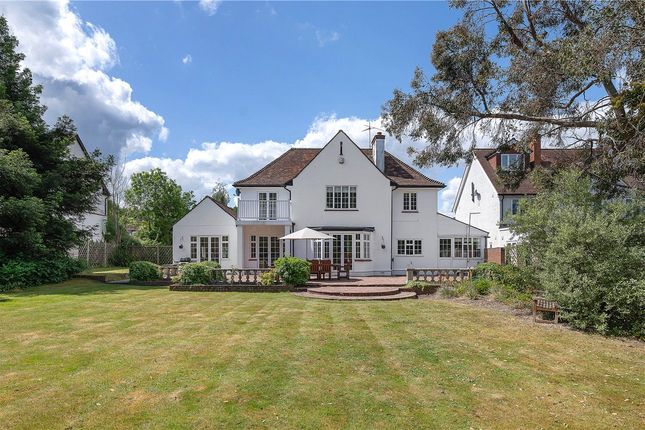 5 bed detached house