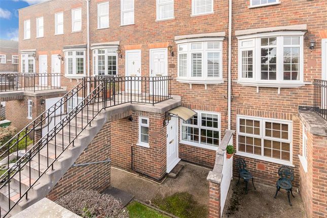 Regency Way, Bexleyheath, Kent 1 bed ground floor maisonette for sale