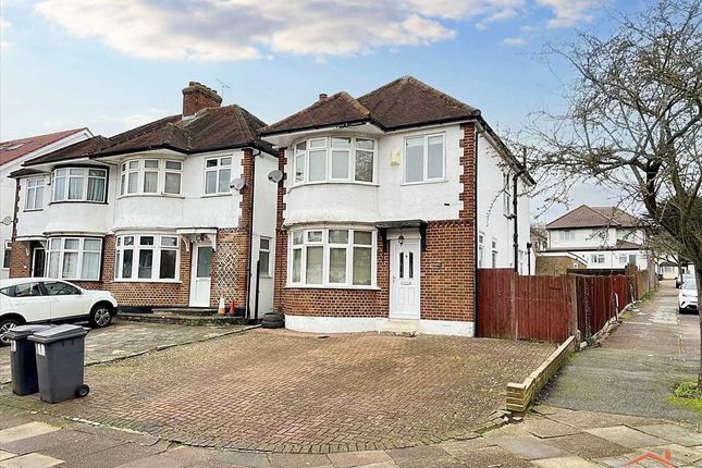 Brook Avenue, Edgware 3 bed detached house for sale