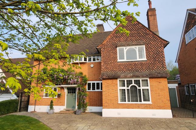 6 bedroom detached house for sale